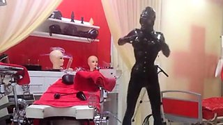 Kylies Latex-Webcamshow BDSM-Spa im Studio