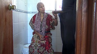 Kurdish Turkish Milf Sucks Her First Big Black Cock During Her Lunch Break