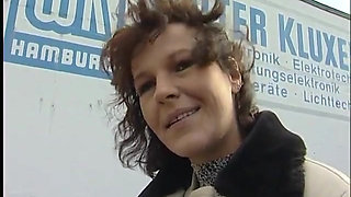 She gives him amazing blowjob on parking