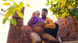 Devar Apni Bhabhi Ko Apne Purane Bathroom Mein Le Jakar Chod Raha He - Devar Bhabhi XXX Video Hindi Hot Pussy.