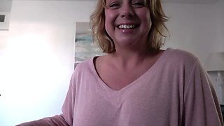 Curvy blonde cougar eagerly takes delicious cock in homemade romance