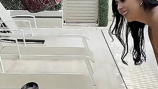 Sexy Brunette Seduces Me and Makes Me Cum in a Pool