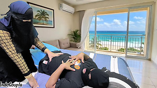 Bokep Indo Janda Sange Minta Dientot Kurir Paket mantab cewe nya