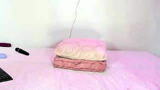 Pissing masturbating babe solo toy play