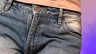 Desperate to Go to Thw Bathroom I Pee My Jeans