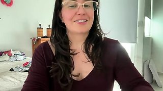 Cute amateur brunette naughty in solo jerking show on camera