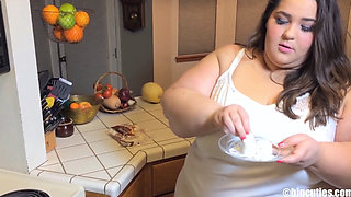 SSBBW Boberry Feed Delicious Marshmallows and her Fat Fingers