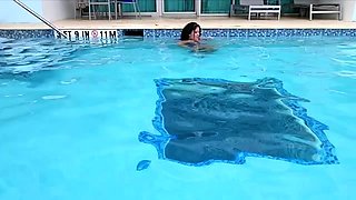 Ginger Rae xoxo - Ignored By A Pool In Miami - Ignore and