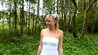 Nette junge Deutsch Blondine im Wald gefickt