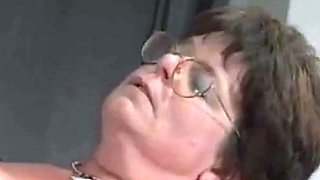 Stortittad svensk Milf leker med dildos