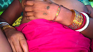 Indian desi village Suman bhabhi ne bhaiya ke lund pe boobs se doodh nikal kar muth mari aur apne chut me kala lund se chudai karwayi
