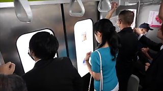 痴漢 Chikan on train wet fingering young Japanese woman