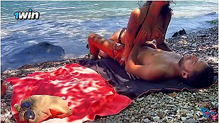 Risky Blowjob And Handjob On The Lakeside With Cars Behind And Boats In Front Passing By 1win