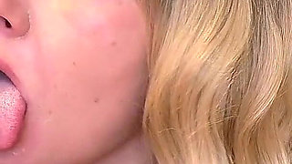 Sweet Blowjob From a Beautiful Girl
