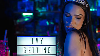 Ivy Ireland is hot bachelorette babe who doesn't mind PUBLIC sex
