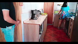 My Friend's Wife Is Very Horny, I Fucked Her Hard in the Kitchen - Stepmom Kelly