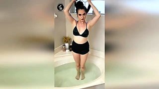 Littlebunnyb - Bunny Striptease In The Tub