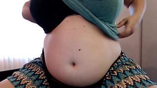 Victoria's Fat Belly Button Play