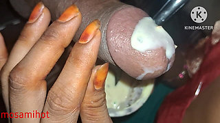 The Stepsister-in-law of the Village Put Cream in Milk and Put It in the Mouth of the Land.