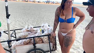 Beach Seller in a Salty Package Eats the Two Hot Girls in Exchange Left Happy