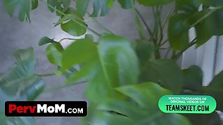 Hot step-mom teaches sonnie anatomy