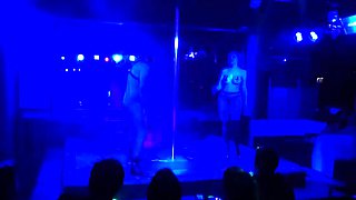 Teasing an amateur before public sex