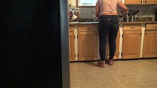 Stepmom Susan Caught Me Masturbating And Cumming On Her Big Ass