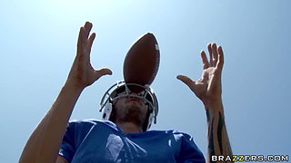 Cheerleader Distraction With Crissy James, Scott Nails - Brazzers