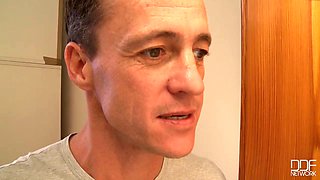 Melanie explodes in the shower