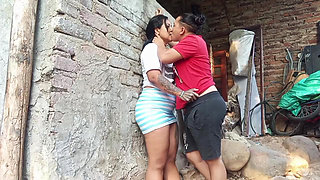 I meet my friend secretly to experience kissing and sucking between two girls