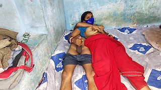 Indian Desi Lal Sari Wali Bhabhi Ki Chudai