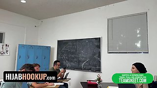 Seducing my hijabi teacher wasn't effortless, but my rod was determined to get that cunt 🍆🔥💁‍♀️