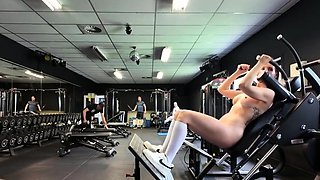 Exhibitionist dared to get naked at the local gym