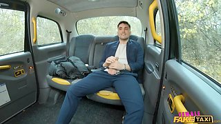 El Papi Competes Hard in a Wild Taxi Challenge