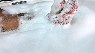 Slow Motion Bubble Bath ( Pâmela Panda)