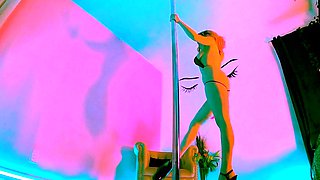 Masturbating amateur cums after solo fun