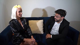 Lila mixes sex... and literature! - Jacquie et Michel TV