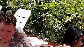 I Meet a Beautiful Big Ass Girl in a Hotel and We End up Fucking After Oiling Her Body