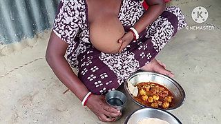 Desi Bhabhi Ate Roti with Chicken and Had Fun