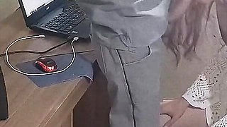Housewife Greets Internet Technician Dressed in Revealing Clothes!