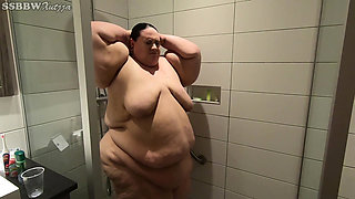 Super-super Obese Fatty Showers