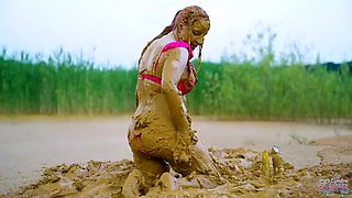German teen masturbates to orgasm in muddy lake - wet and messy solo fingering