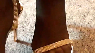 Selena's evening sex posing in tights and heels