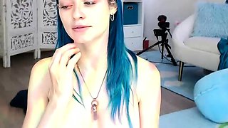 Amateur Webcam Cute Teen Plays Solo with Big