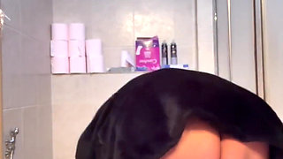 BBW in Fur Coat and Gold Heels: Brazilian Goddess Breaks New Toilet with Gassy Egg Plops