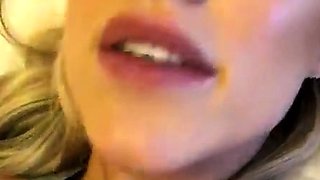Close up amateur beauty uses her toy to masturbates