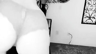 Shaking my ass for you close up