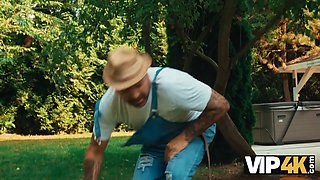 Vip4k. beautiful dark haired just wished to help, but..