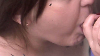 After a Blowjob, She Plays Snowballs with Him (cumkiss, a Lot of Cum, Cuckold Training)