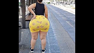Big ass waiting for the bus in Argentina